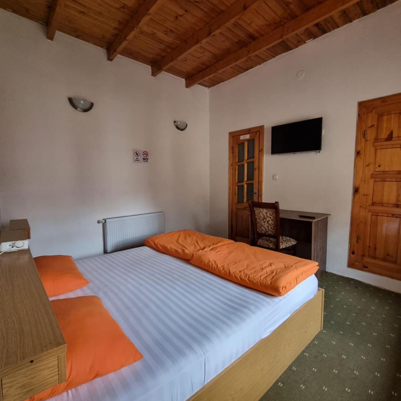 Sim Sim Hostel & Guest House Near The Church Samarkand Exterior foto