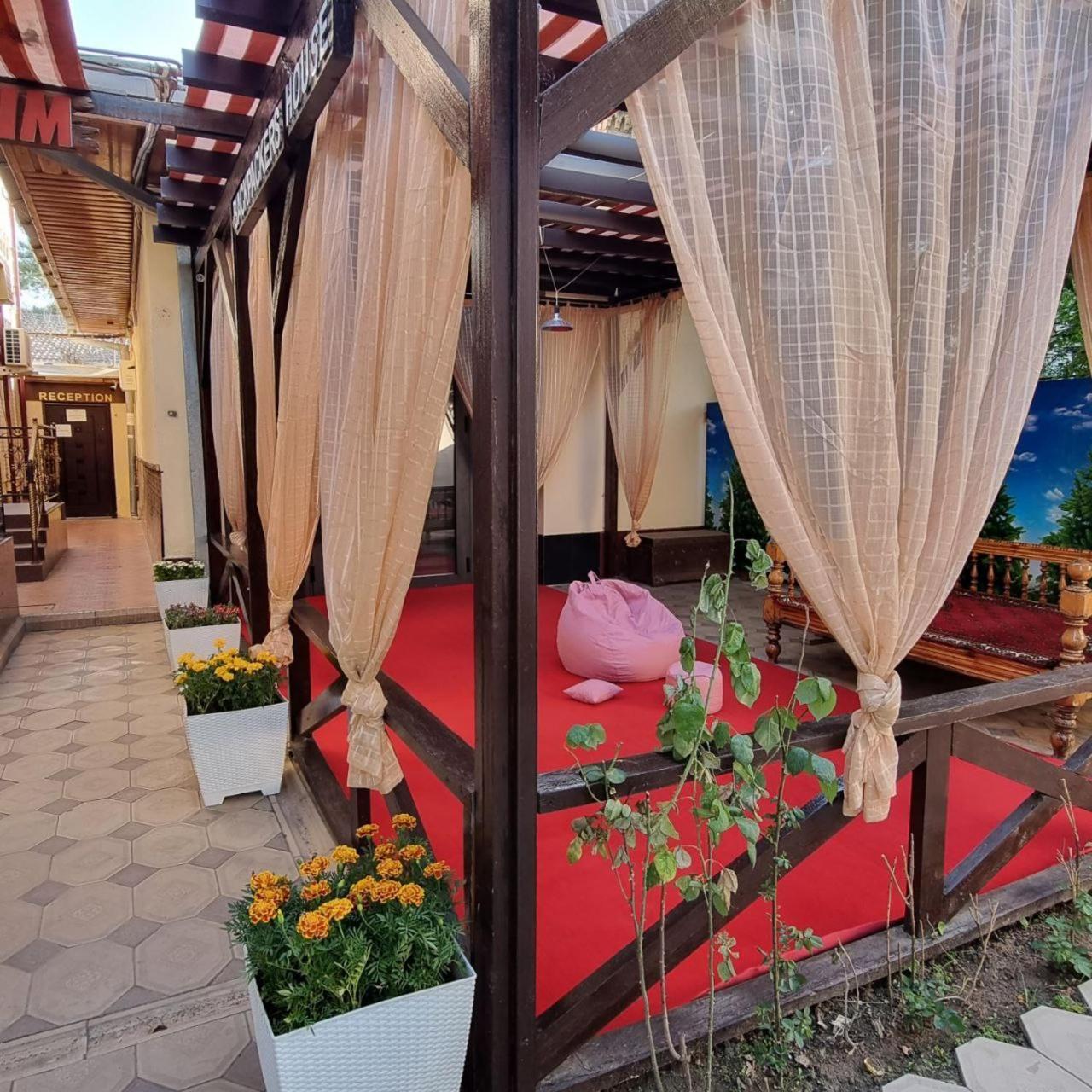 Sim Sim Hostel & Guest House Near The Church Samarkand Exterior foto